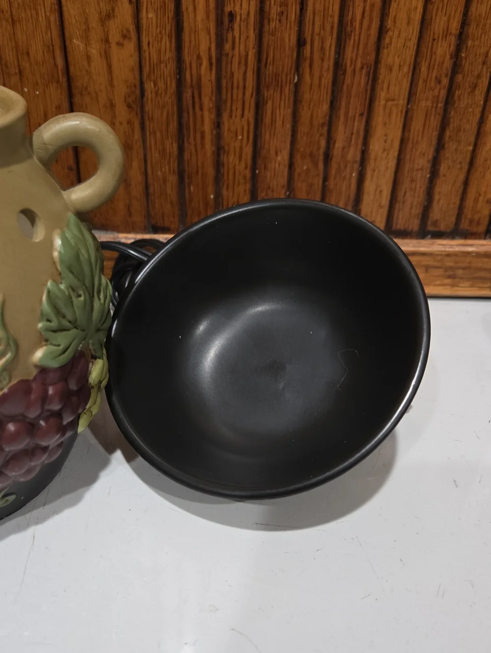 SCENTSY  **GRAPEVINE** WARMER - FULL SIZE - WAX MELTER w/BULB - DISCONTINUED